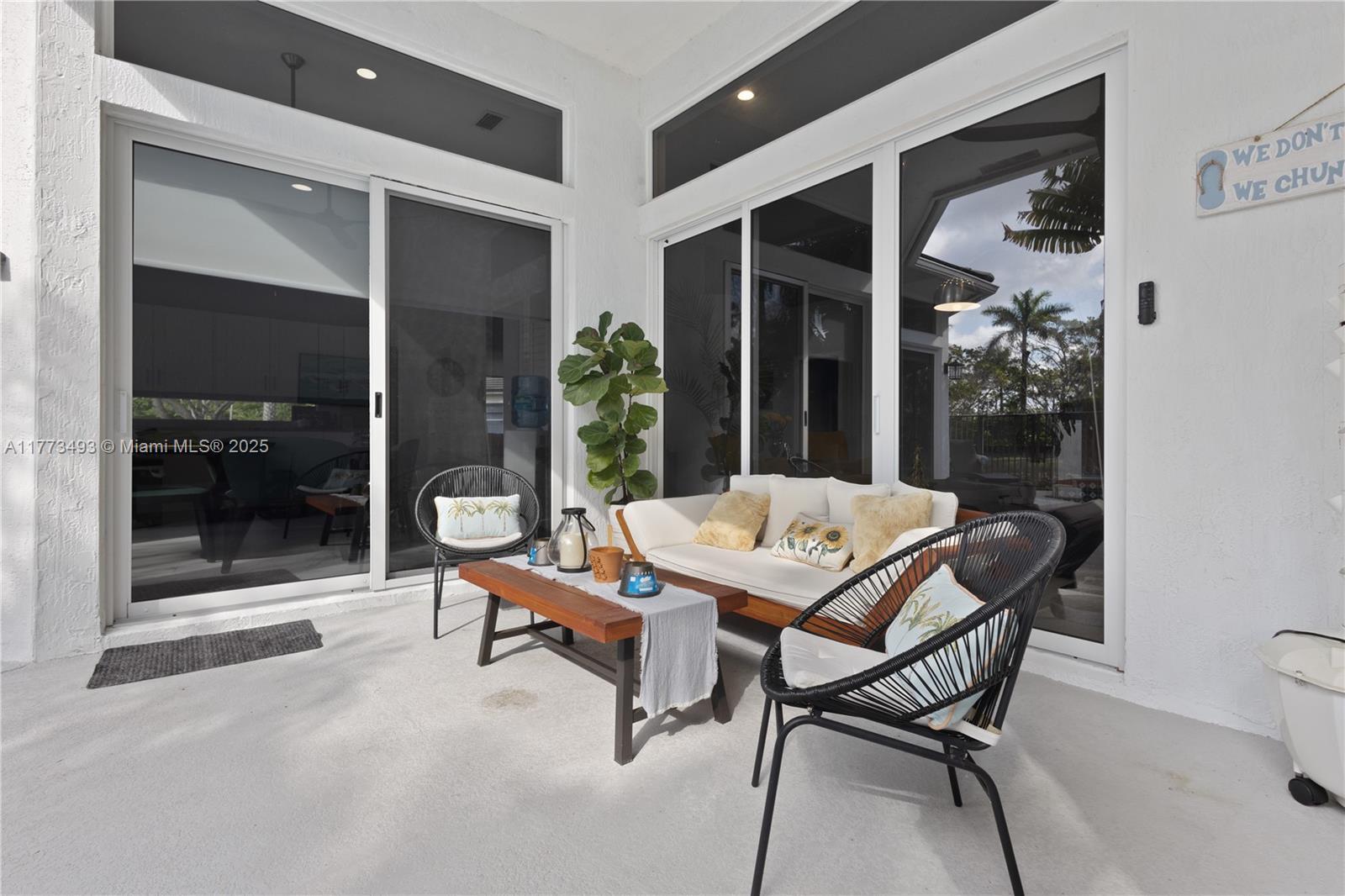 Building Photo - 3719 Oak Ridge Cir