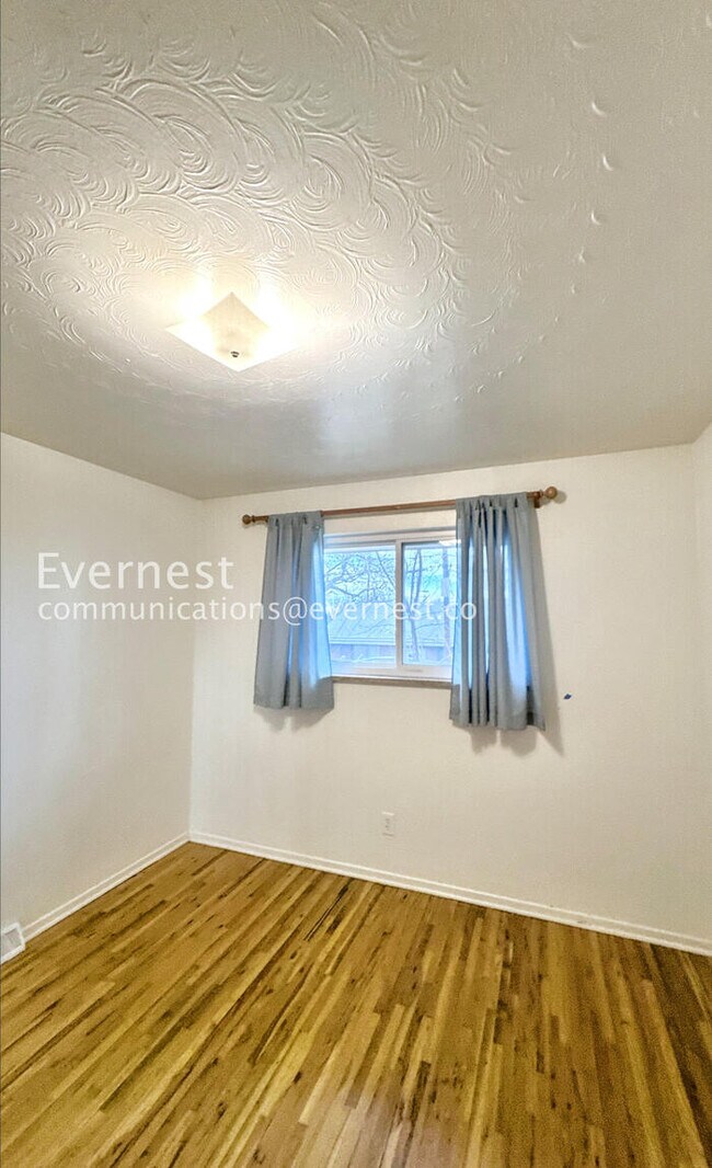 Building Photo - 5618 S Fox Cir