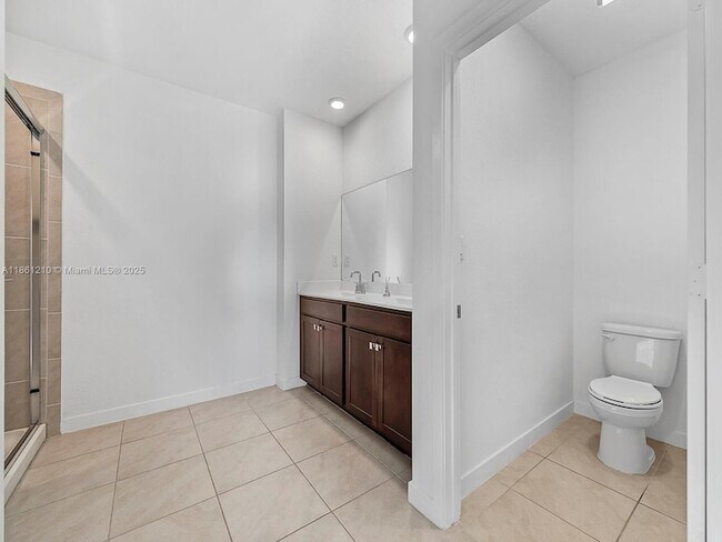 Building Photo - 501 NE 6th Ct