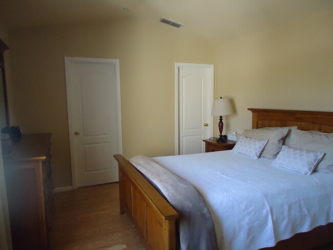 Building Photo - Southbridge Townhome