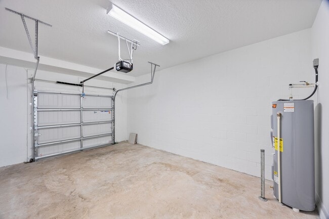 Building Photo - Brand New End Unit Townhome in Angeline Co...