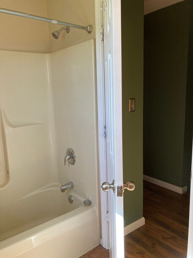 Building Photo - **Backyard offers Country Setting in City ...