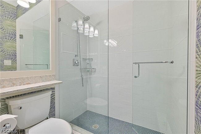 Building Photo - 5000 Royal Shores Dr