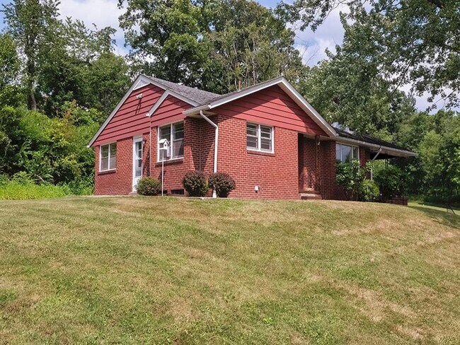 Building Photo - 2977 Chautauqua Dr