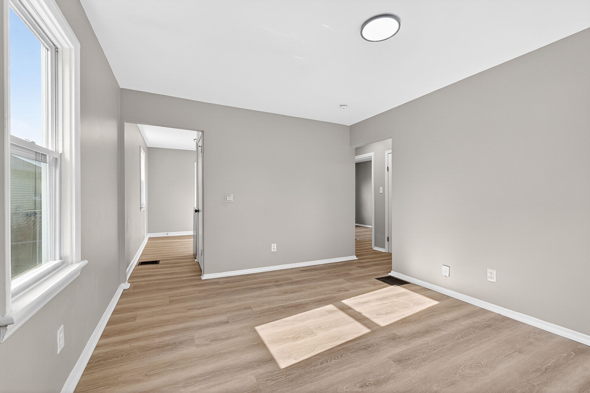 Building Photo - 1437 E 19th Ave