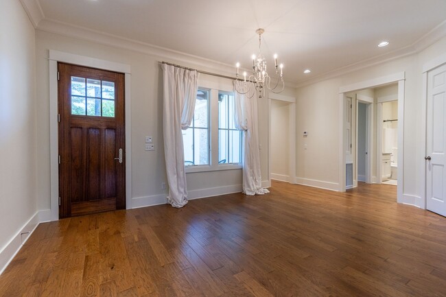 Building Photo - 4 Bedrooms, 3 bathrooms located in Fairhope!