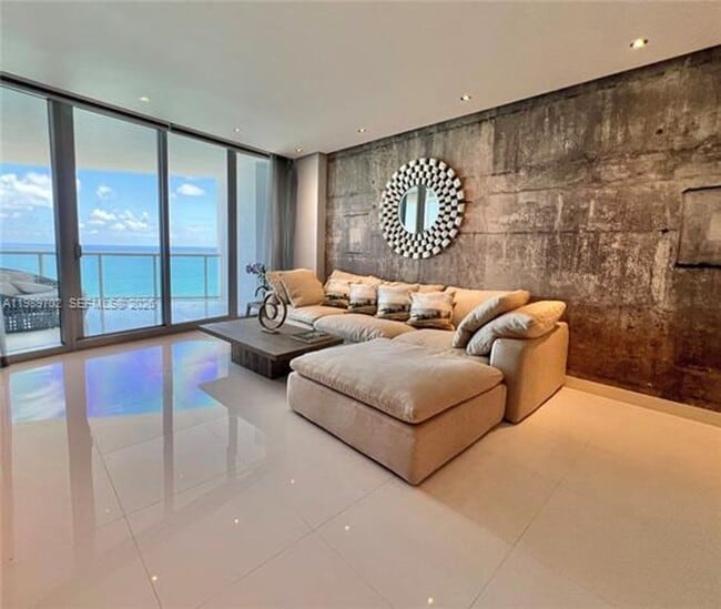 Building Photo - 17121 Collins Ave