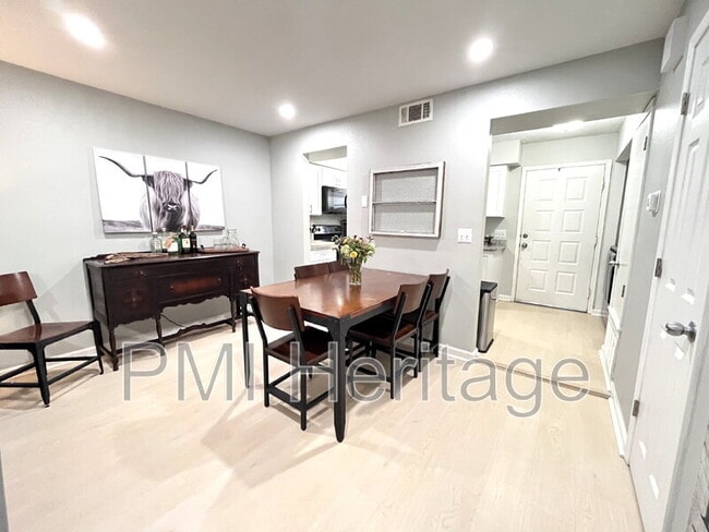 Building Photo - 1373 E Sequoyah Ct