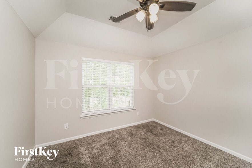Building Photo - 5309 Kiev Dr