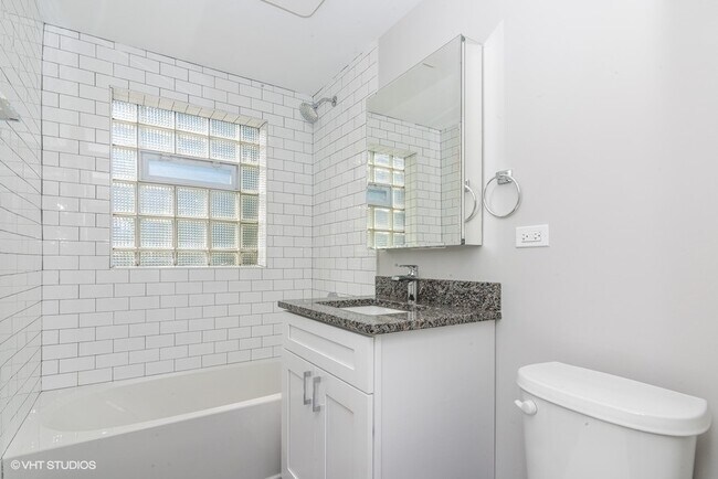 Building Photo - 6515 N Seeley Ave
