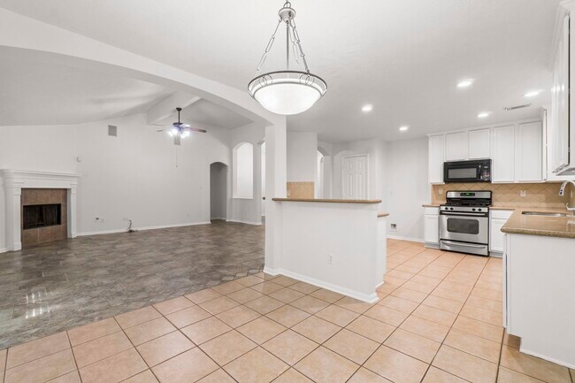 Building Photo - 255 Genesee Ridge Ct
