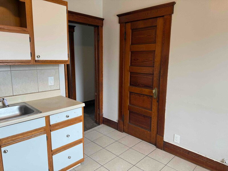 Building Photo - 505 6th St NE