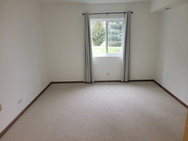 Building Photo - 1721 S Washington St