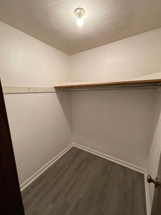 Building Photo - Beautiful 2 Bedroom 1 Bathroom in NW Tallahassee!