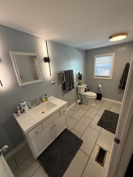 Building Photo - 930 Lexington Ave