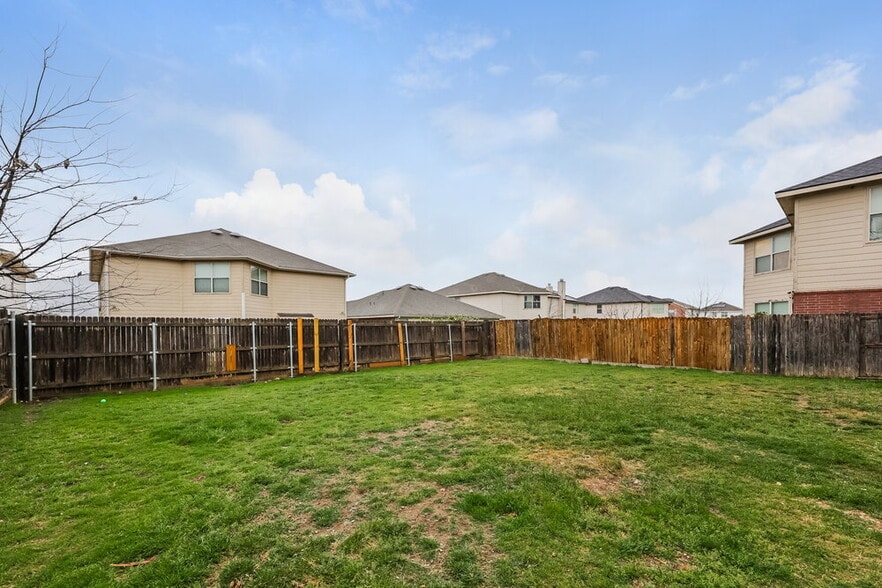 Building Photo - 6217 Winnebago Ct