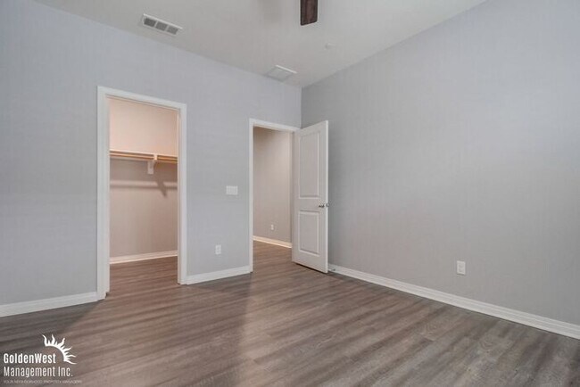 Building Photo - Stunning 3Bdm 2.5Ba Townhome in the Heart of Imperial Beach