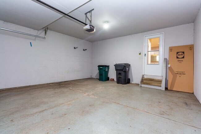 Building Photo - 1093 Fairways Blvd