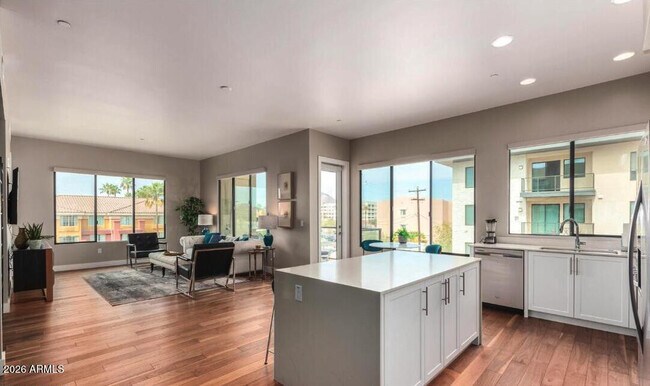 Building Photo - 7300 E Earll Dr