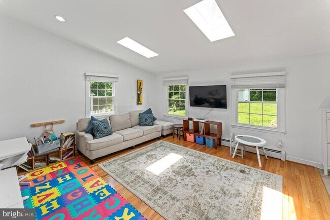 Building Photo - 7312 Poplar Ct