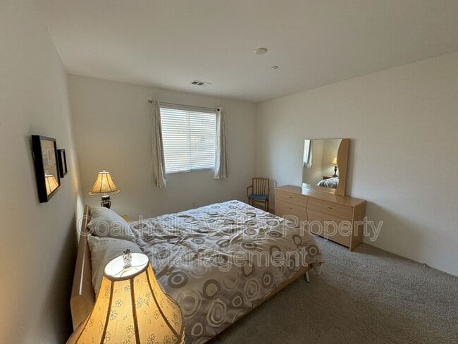 Building Photo - 1290 Esperanza Trail