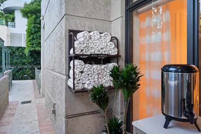 Building Photo - 3400 SW 27th Ave