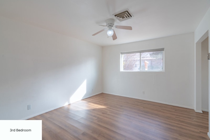Building Photo - 726 N Valley View Dr