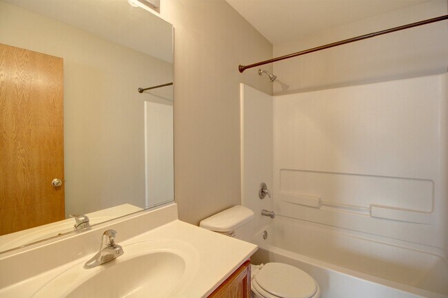 Building Photo - 238 S Alder Creek Dr