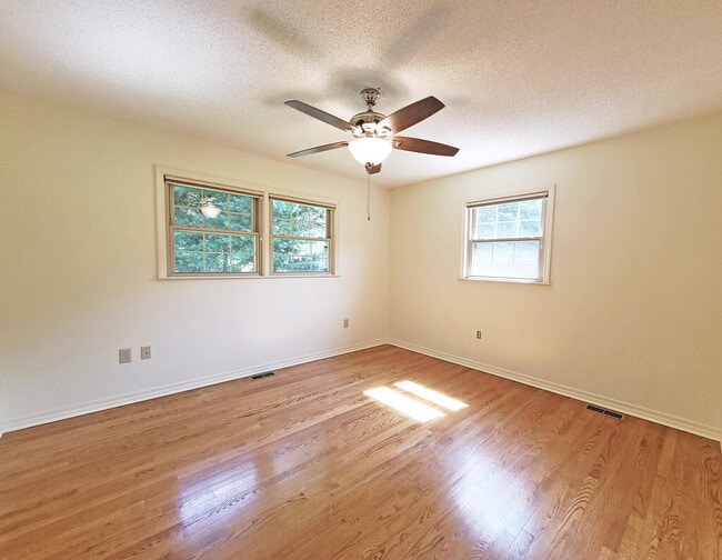 Building Photo - 133 Glenrochie Dr