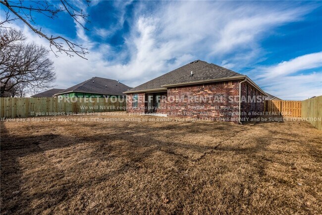 Building Photo - 1121 Gardenia St