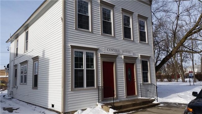Primary Photo - 534 N Seymour Ave