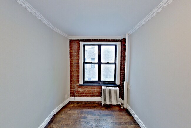 Building Photo - 416 E 13th St