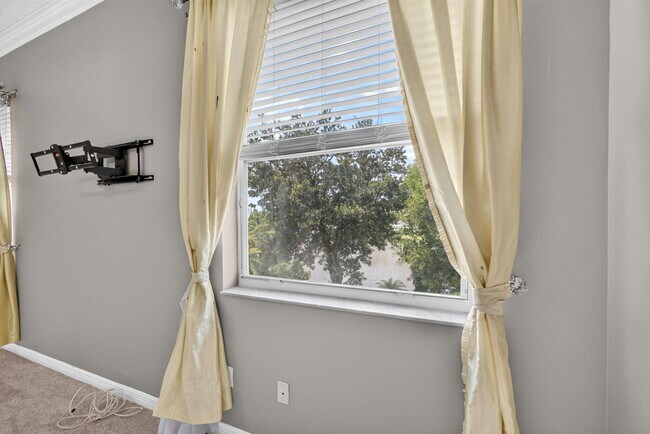 Building Photo - 1204 Oakwater Dr