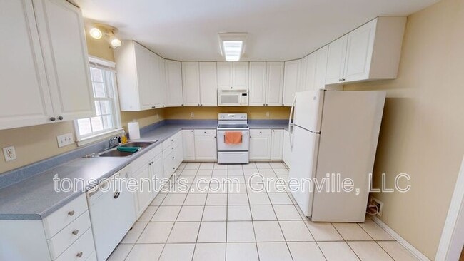 Building Photo - 863 McAbee Rd