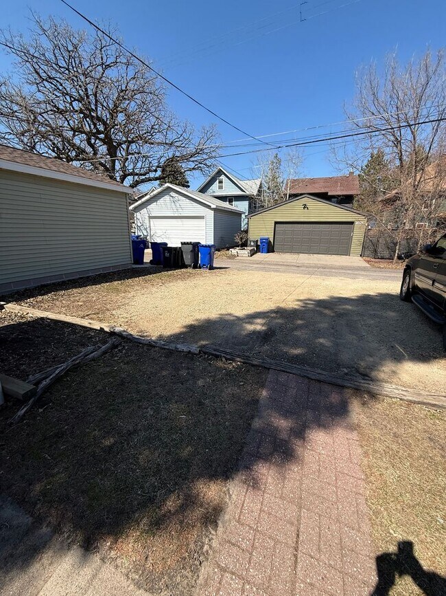 Building Photo - 1675 Van Buren Ave