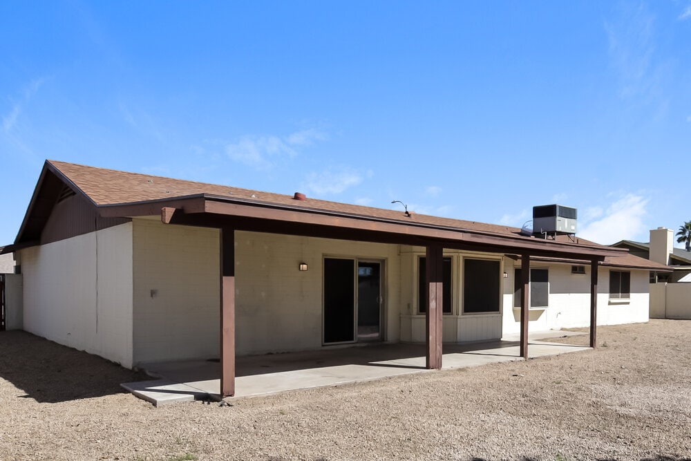 Building Photo - 3945 W Meadow Dr