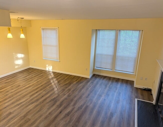 Building Photo - Cozy & Lifestyle-Oriented