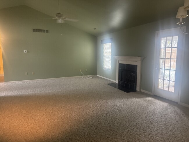 Building Photo - 916 Palomino Ln