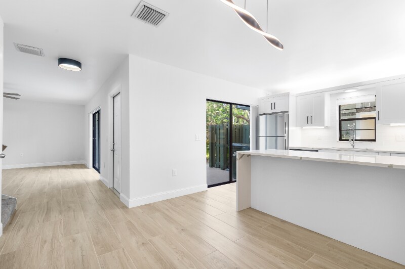 Building Photo - 2695 Albatross Rd N