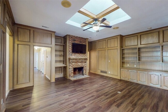 Building Photo - 7504 Summitview Dr