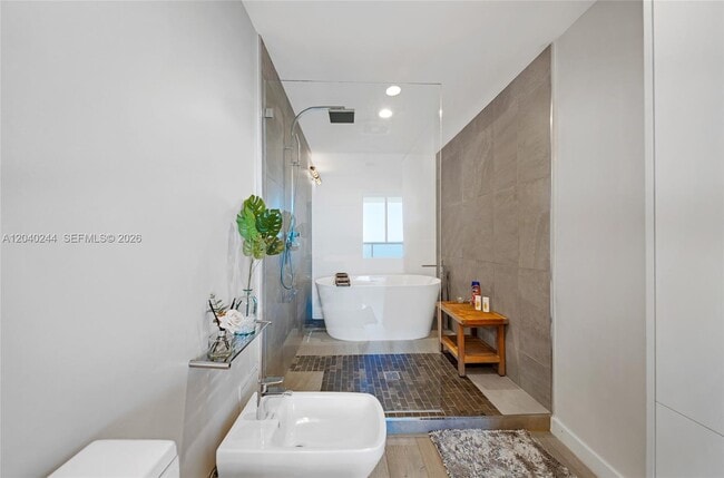 Building Photo - 888 Biscayne Blvd