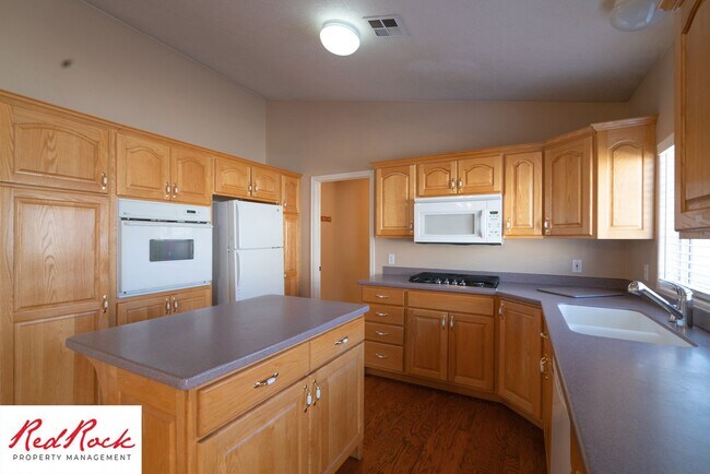 Building Photo - Pet Friendly - 4 Bed 2 Bath for rent in St. George