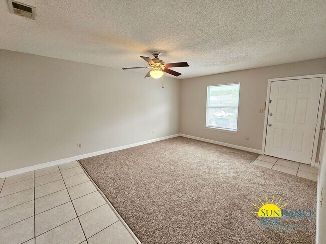 Building Photo - 515-C Landview Drive
