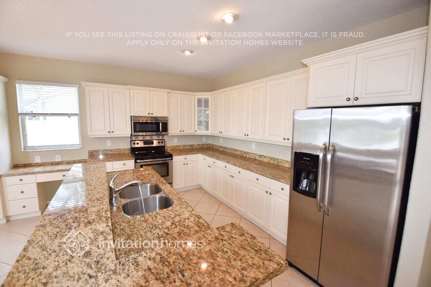 Building Photo - 7594 Oak Grove Cir
