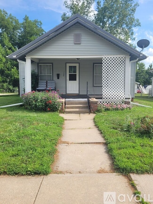 Building Photo - 2 Bd 1 Ba House in Beatrice Available in June!