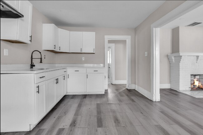 Building Photo - Charming 3-Bedroom/2-Bath Home|Section 8 Welcome| Available Now!