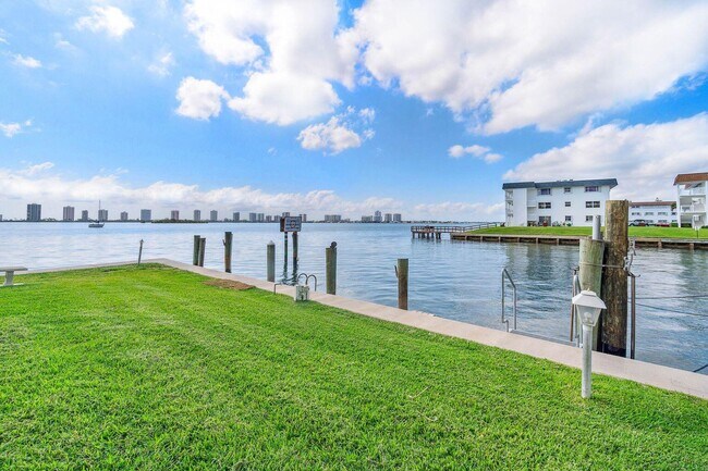 Building Photo - 100 Paradise Harbour Blvd