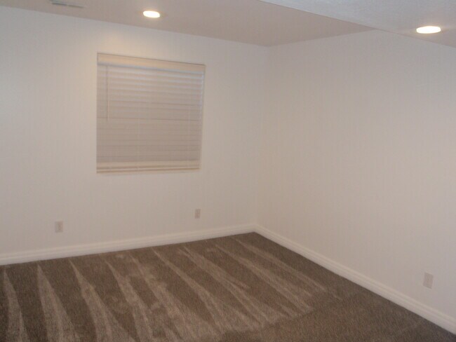 Building Photo - 6361 Clay Park Dr