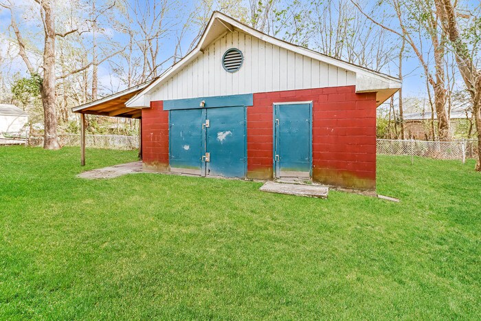 Building Photo - 229 Dogwood Ave