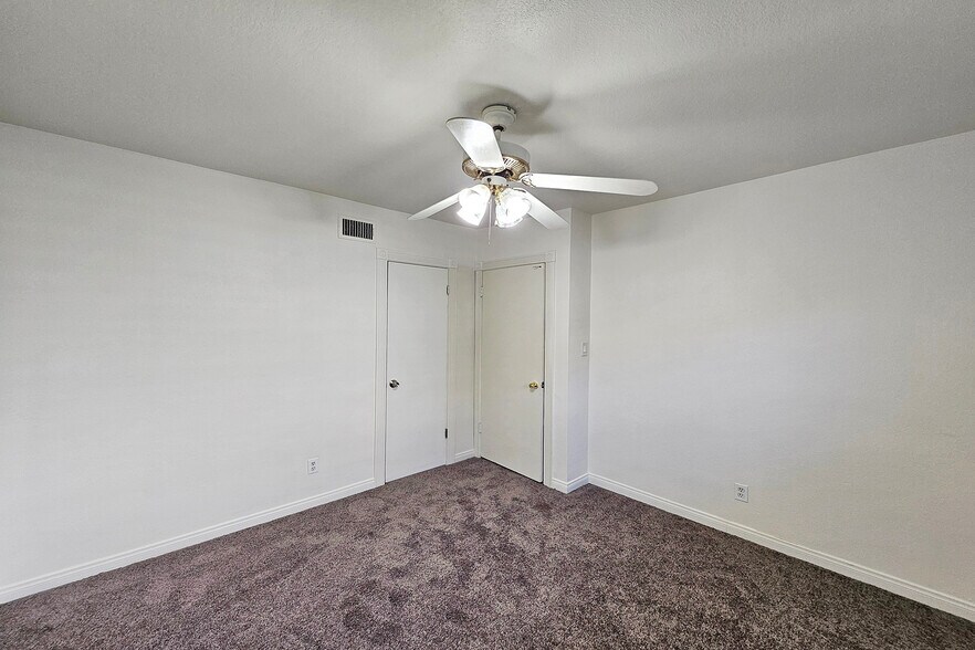 Building Photo - 9321 Donna Ave